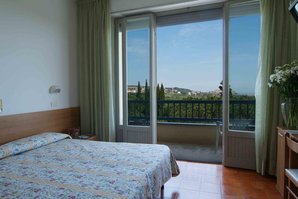 Albergo Le Sorgenti Chianciano Terme Rum bild